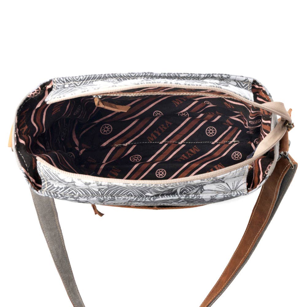 Carefree Days vintage shoulder bag for Women in sage with leather details
