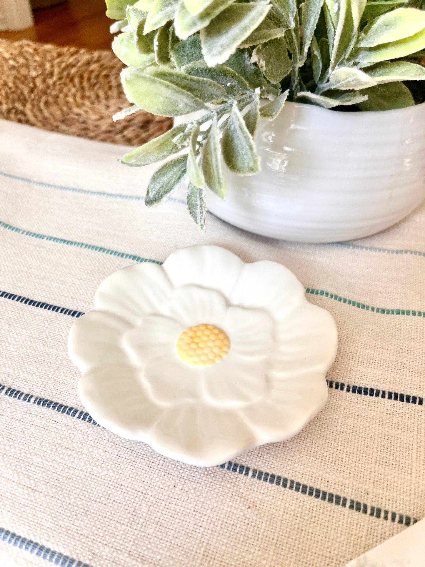 Flower Jewelry Ceramic Dish - Pink or White