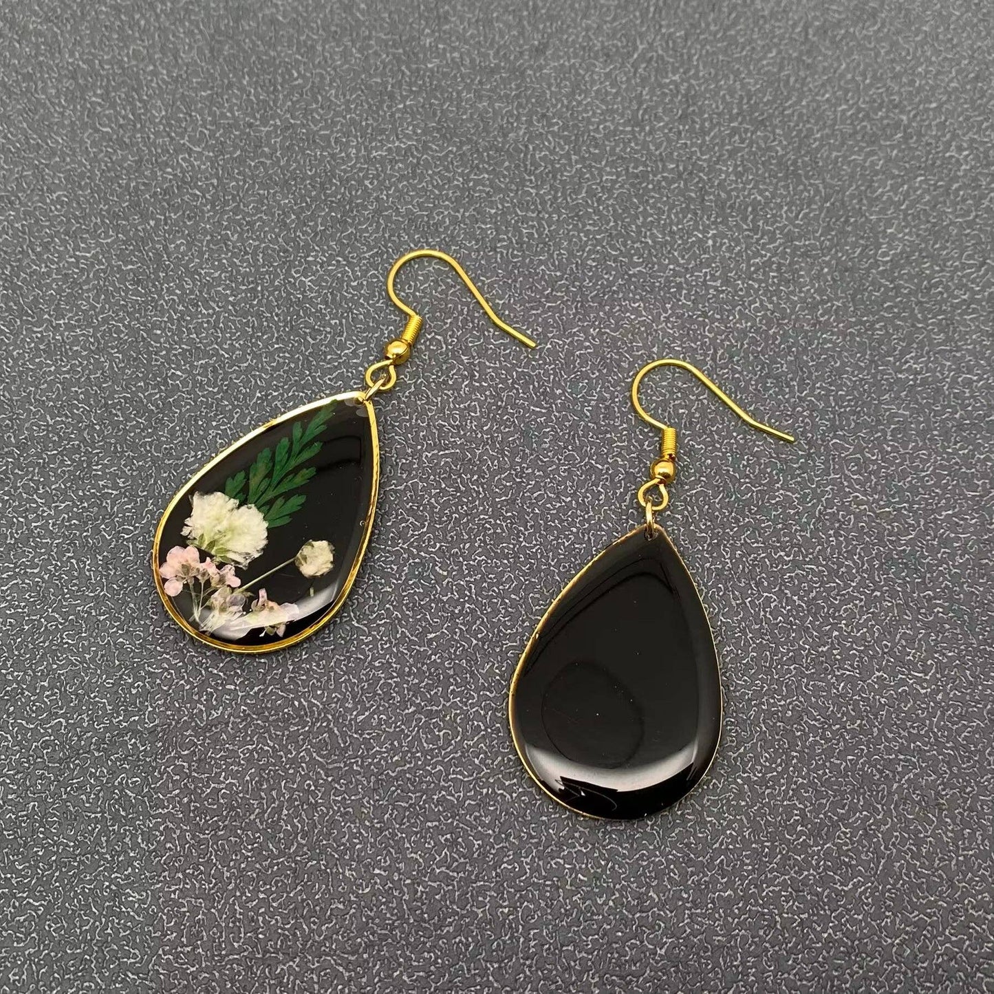Baby’s Breath & Fern Leaf Dried floral Black Earrings