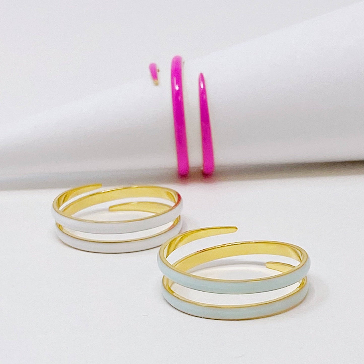 Never Fade Color Swirl Ring: White