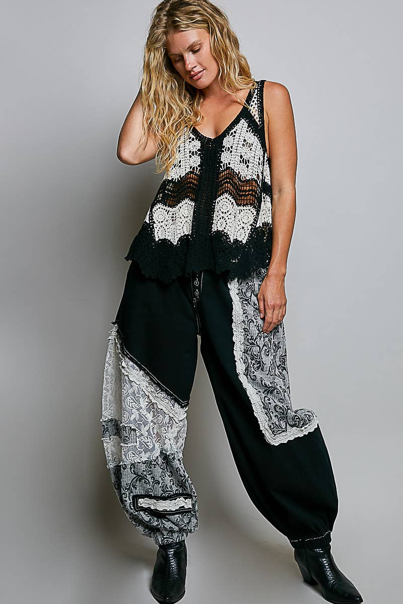 Border Weave Scalloped Crochet V-Neck Sleeveless Top