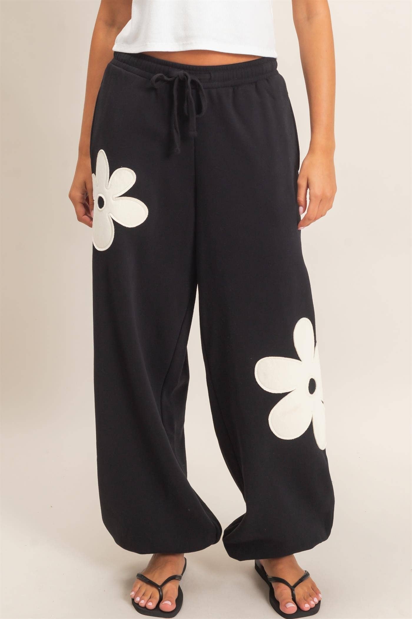 Floral Applique Drawstring Jogger Pants: BLACK