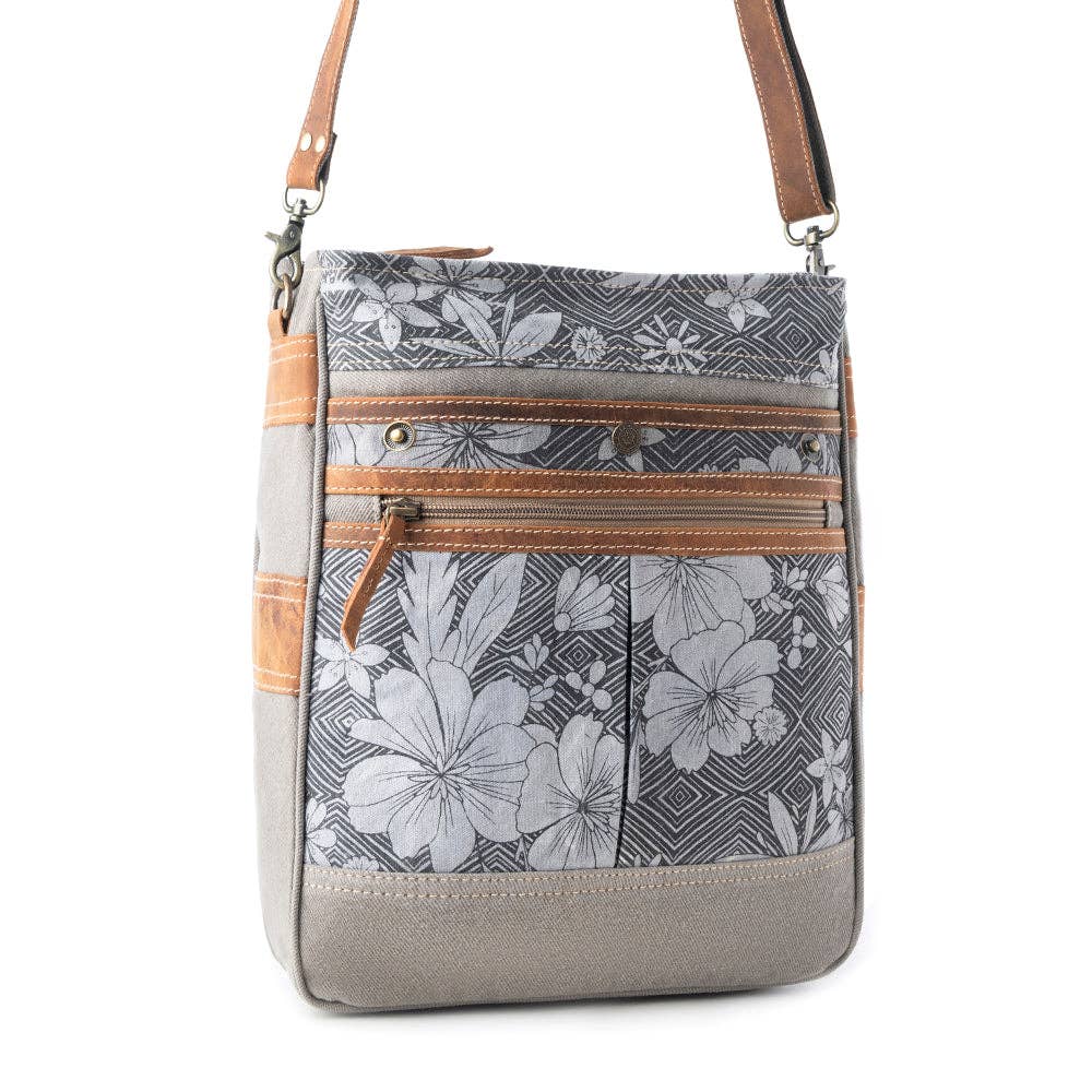 Carefree Days vintage shoulder bag for Women in sage with leather details