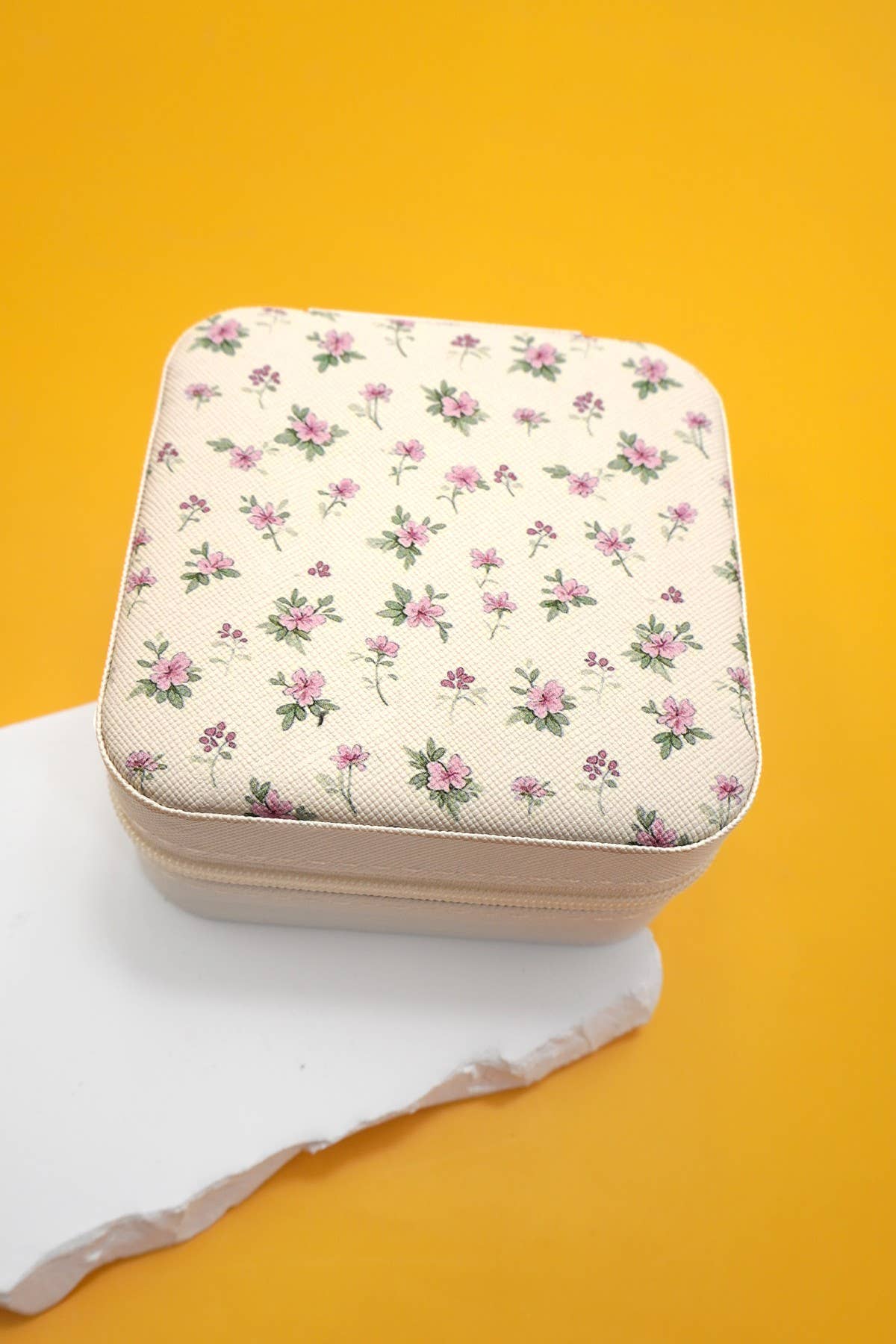 Jewelry organizer travel box