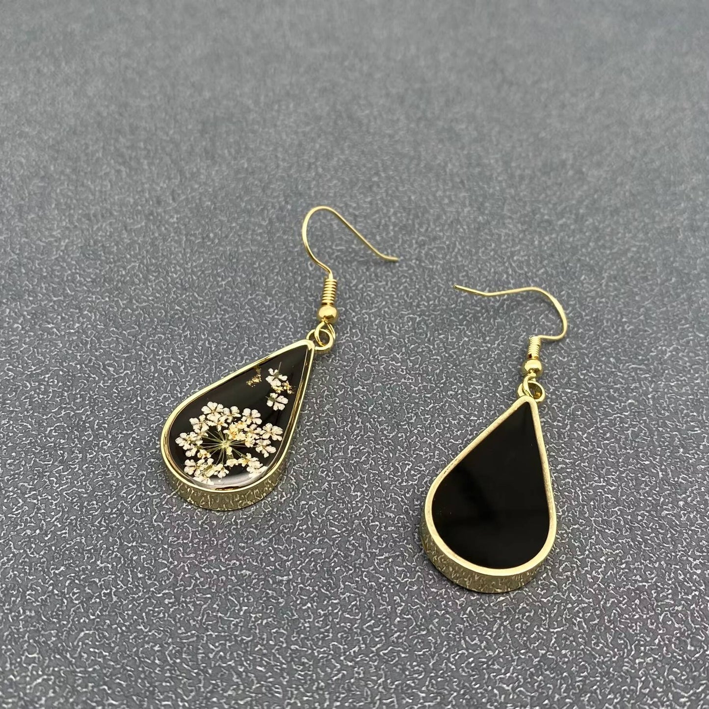 Queen Anne's Lace Dried Flower Black Droplet Earrings