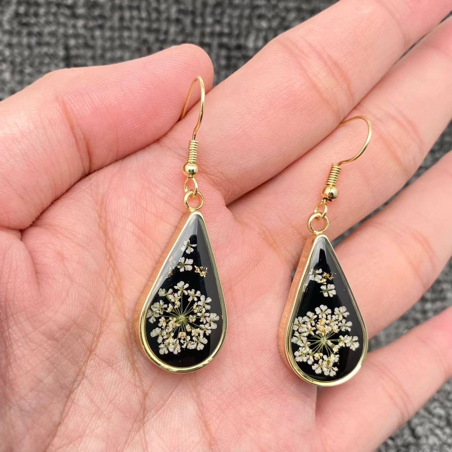 Queen Anne's Lace Dried Flower Black Droplet Earrings