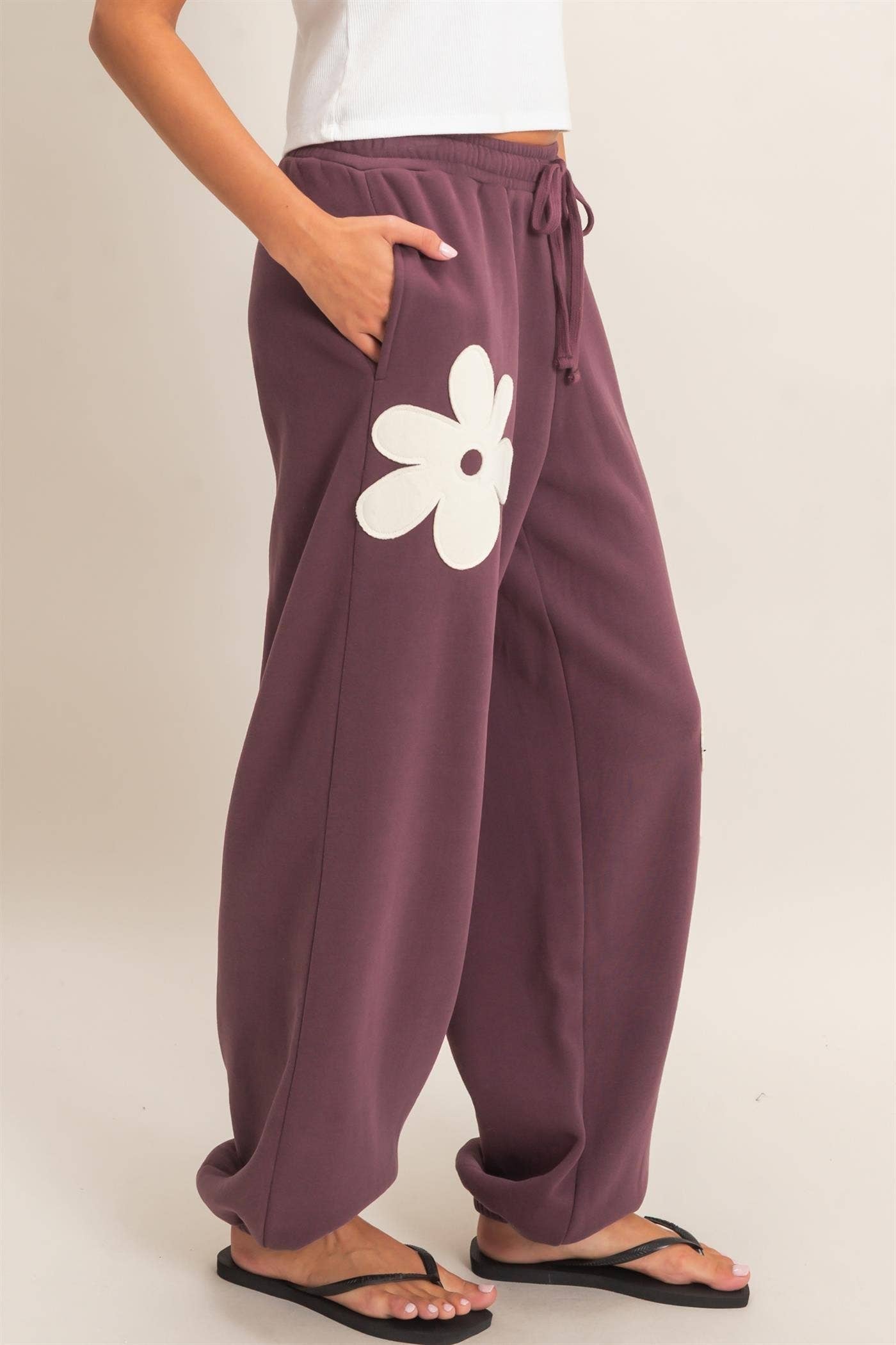 Floral Applique Drawstring Jogger Pants: BLACK