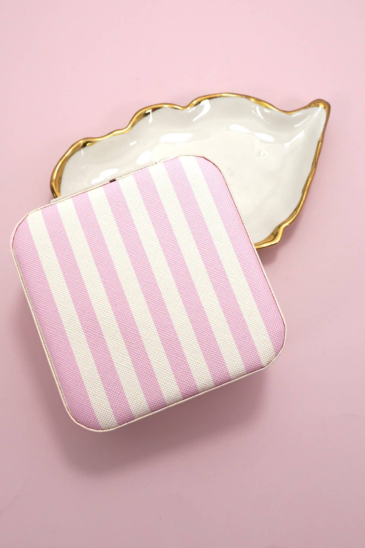 Jewelry organizer travel box